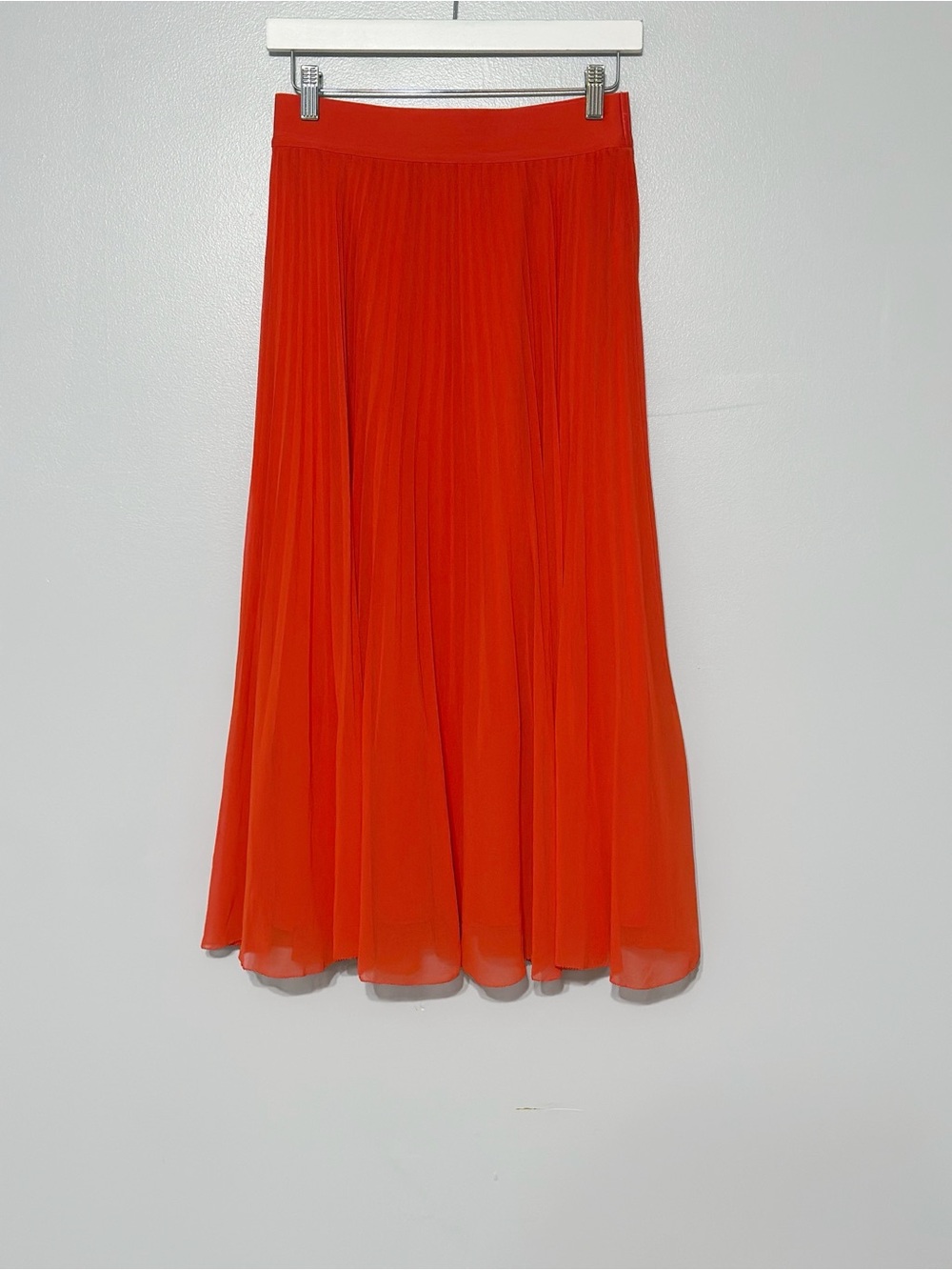 Aritzia Wilfred Twirl Pleated Chiffon Midi Skirt in Rust Size Medium